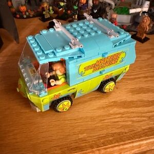 LEGO Mystery Machine Van - Bright Green and Light Blue
